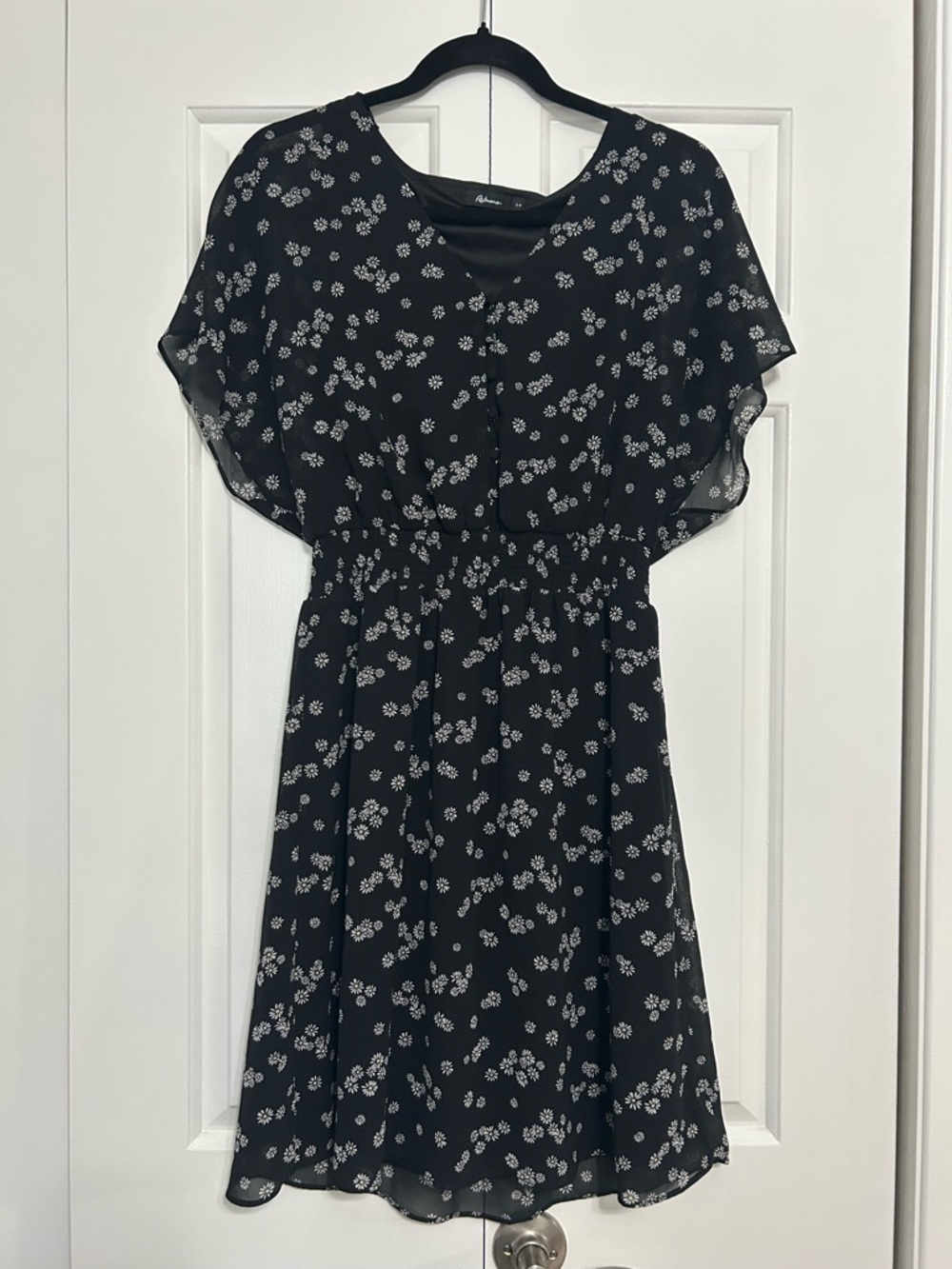 Reitmans Black Daisy Print Flutter Sleeve Dress